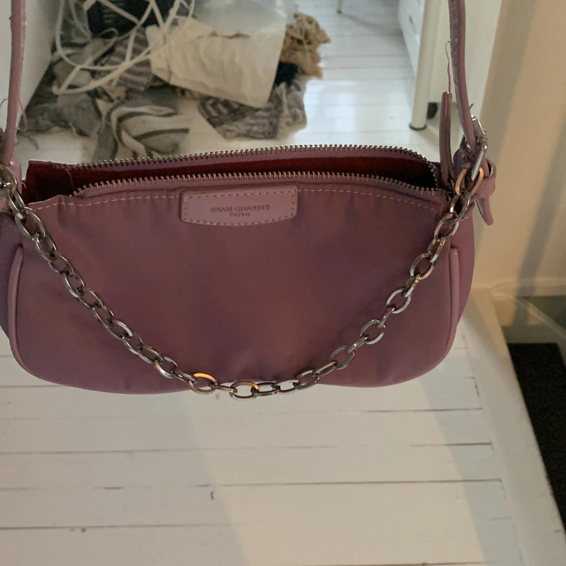 Lila axelväska från SRAM GHARINS - 91