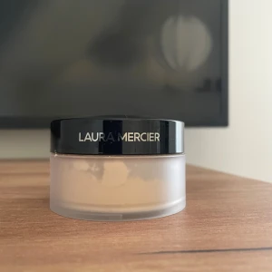Laura Mercier puder - Laura Mercier puder, ca 50% kvar🤍Nypris 530 kr!