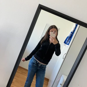 Juicy couture - Riktigt juicy couture, färg svart, bra skick, storlek Xs.