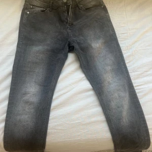 Jack & Jones jeans - Storlek 32/34  Köpte den för 6 månader sen knappt använd
