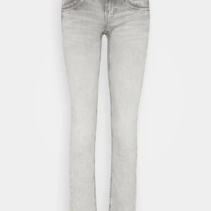 Ljusgrå Pepe jeans  - Säljer nu mina super fina ljusgrå Pepe jeans i storlek W25 L32 då dom inte kommer till användning längre, hör av er för frågor!