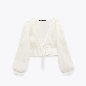 Zara broderad blus  - Vit broderad blus/kofta från zara. I nyskick. 