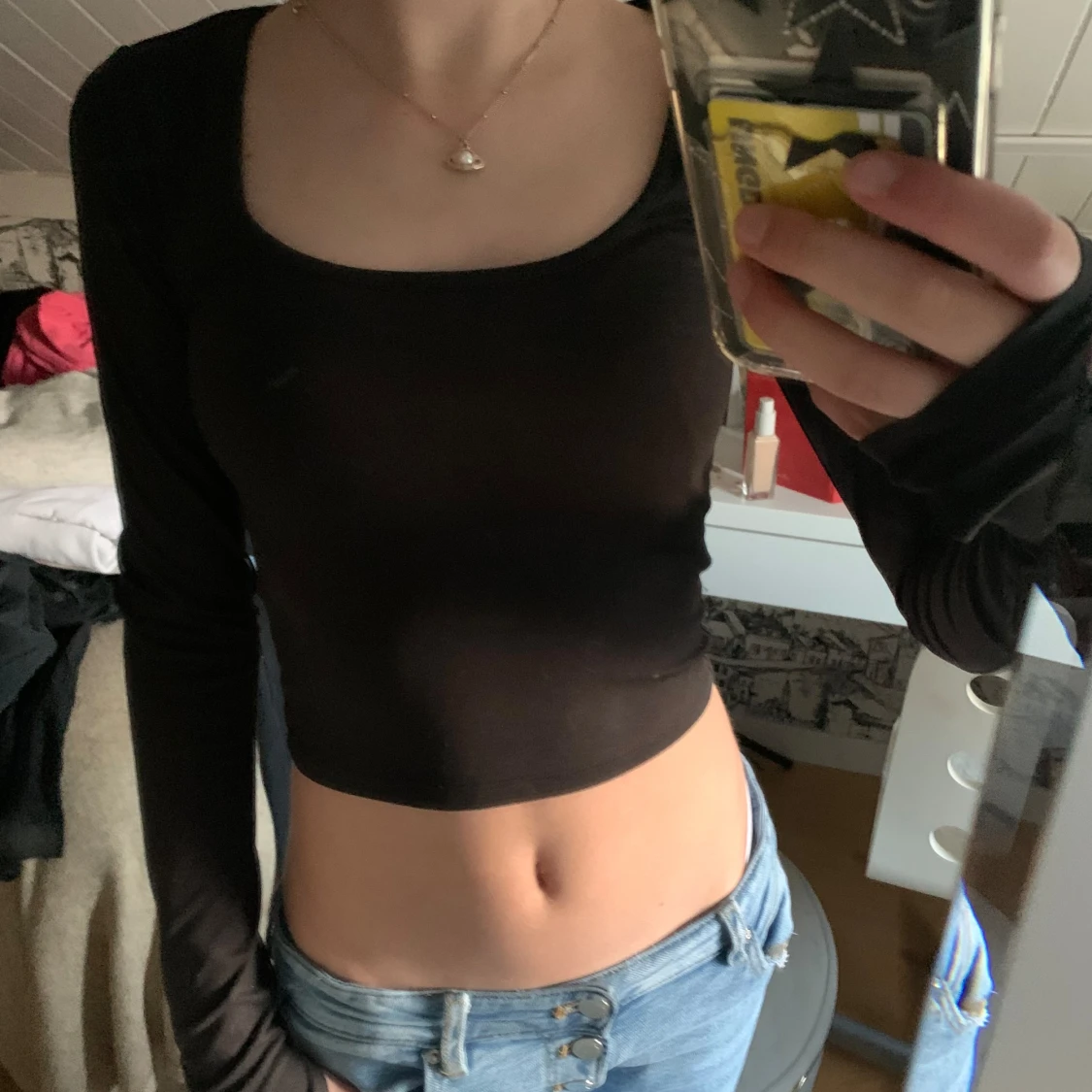 Svart croppad långärmad topp