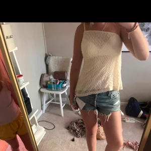 One sholder topp  - Skit snygg topp från pull&bear. Använd men inga defekter.