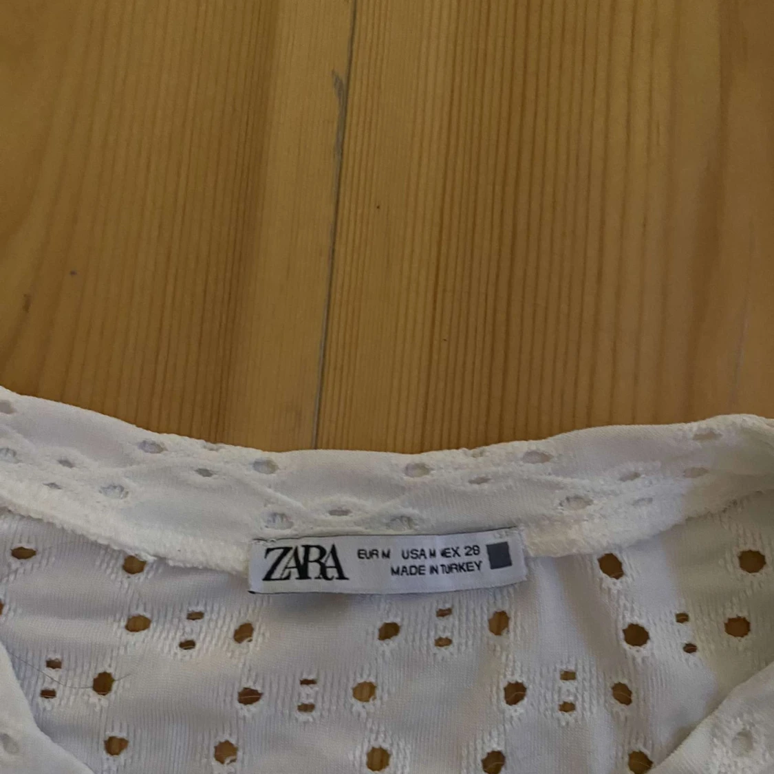 Vit t-shirt från Zara - 90