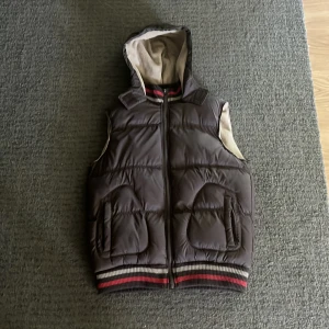 Väst - Säljer min gamla väst som inte kommer till användning längre 