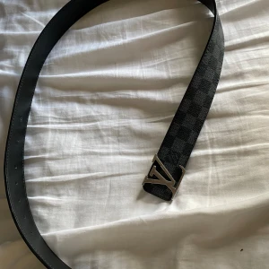 Jag säljer mitt Lv bälte för jag it behöver det numera - Bra boxen är lite sönder bara