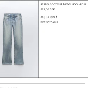 Ljusblå bootcut jeans - Bootcut jeans från Zara. Köpta i vintras men knappt använda! 160kr+frakt⭐️