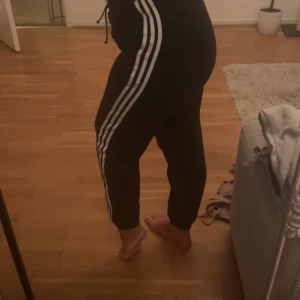Svarta adidasmjukis - Oanvända.