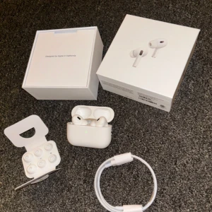  hörlurar  - Andra generationen av pro ” trådlösa hörlurar erbjuder hög kvalitet till ett bra pris, om du är intresserad eller har frågar, tveka inte att höra av dig.