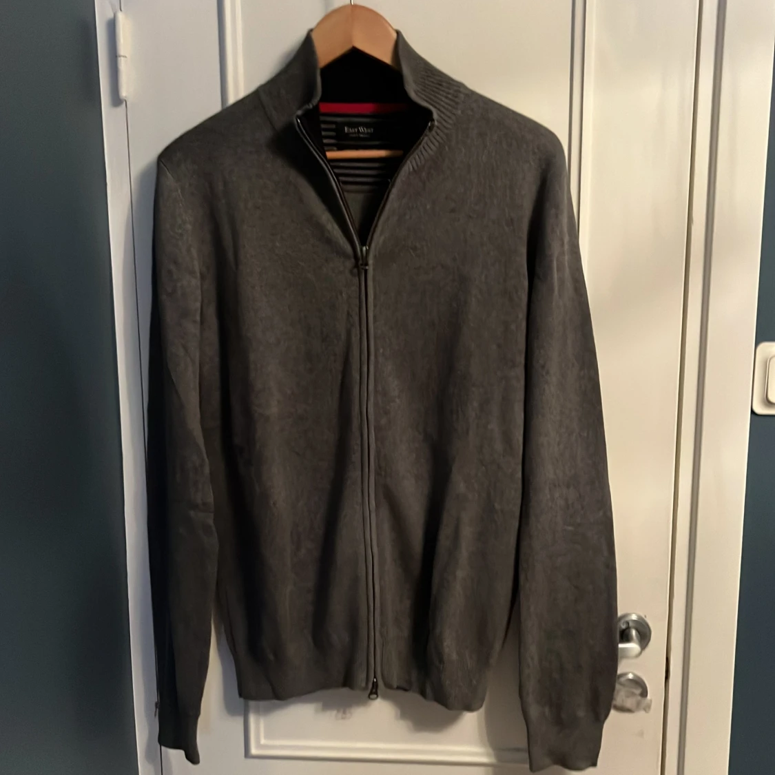 East West Turtle neck med dragkedja