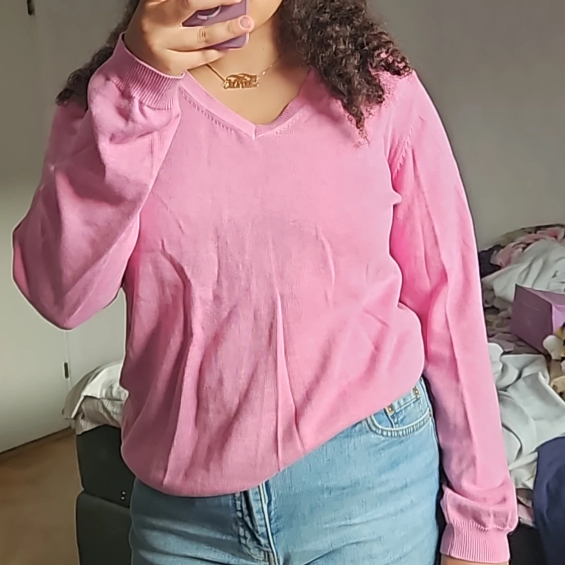 Jättegullig topp med fina detaljer runt kragen