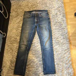 Nudie jeans 28/32 - Helt nya jeans nästan helt oanvända då dom var lite för stora för mig. Storleken är 28/32