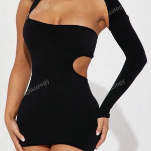 klänning  - använder ej( möts ädas up❗️ om du vill jag ska frakta så kostar det dubbelt.)