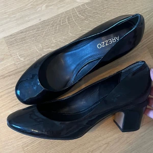 Svarta klackskor  - Superstat!