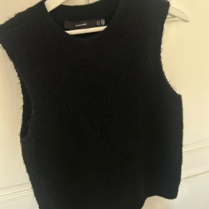 Stickad väst - Stickad väst från vero Moda, använd 1-2 gånger