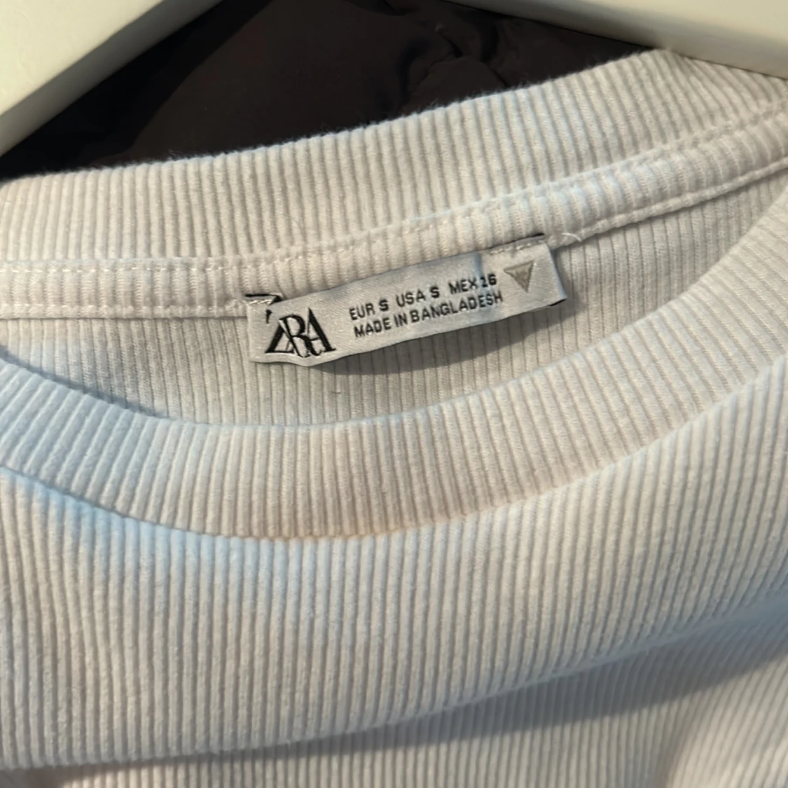 Vit ribbad topp från Zara - 91