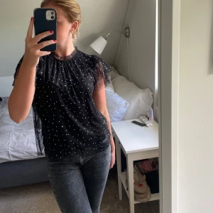 Festtopp - Säljer nu denna fina paljett topp då den inte kommer till användning, endast använd en gång. Storlek S, pris kan diskuteras💓💓
