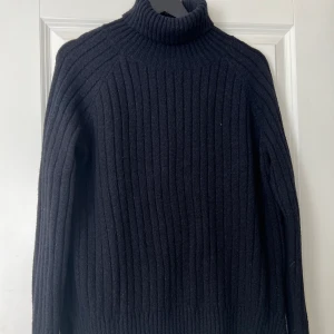 Stockat tröja i storlek M - -