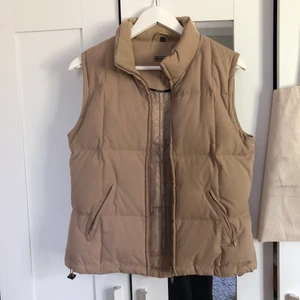 Beige väst - Supersnygg beige väst. Storlek s