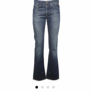 Replay jeans - Köpte dessa på Sellpy men dom var tyvärr för små men verkligen assnygga. Skriv för fler bilder eller info!💓💓 Midjemått- 76cm