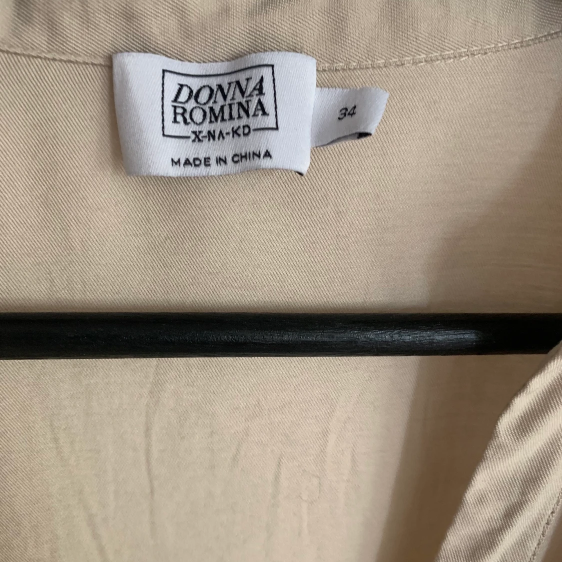 Beige klänning från NA-KD  - 90