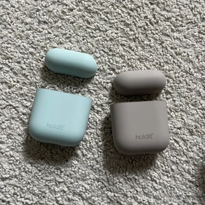 Holdit airpod skal - Skal till airpods 1. Från holdit i silikon material. I grå och mint grön💚🤍  Frakt 13 kronor✉️ Gråa är sålt!