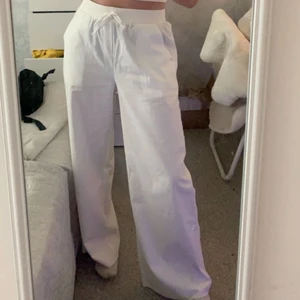 Linnebyxor vita  - Mina absoluta favoritbutik förra året har jag bestämt mig för att sälja nu, super fina och i storlek M