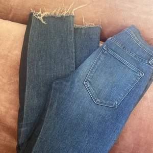 blå Frame jeans!! - Säljer ett par frame jeans som jag inte andvänder längre💕 köpta i butik📌