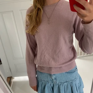 Rosa cashmeretröja  - Lite nopprig, därav priset 