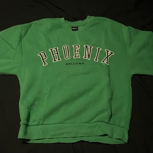 Sweatshirt / crewneck  - En sweatshirt från Ginatricot som inte kommer till användning. Storlek S