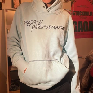 Peakperformence hoodie - En jätte fin thriftad peakperformence hoodie, fraktar och möts upp!