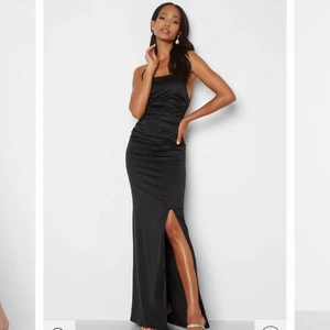 Bubbelroom klänning - Säljer balklänning som är som ny! Använd en gång ❣️ storlek 40 Original pris :899kr  Skriv privat för mer bilder !