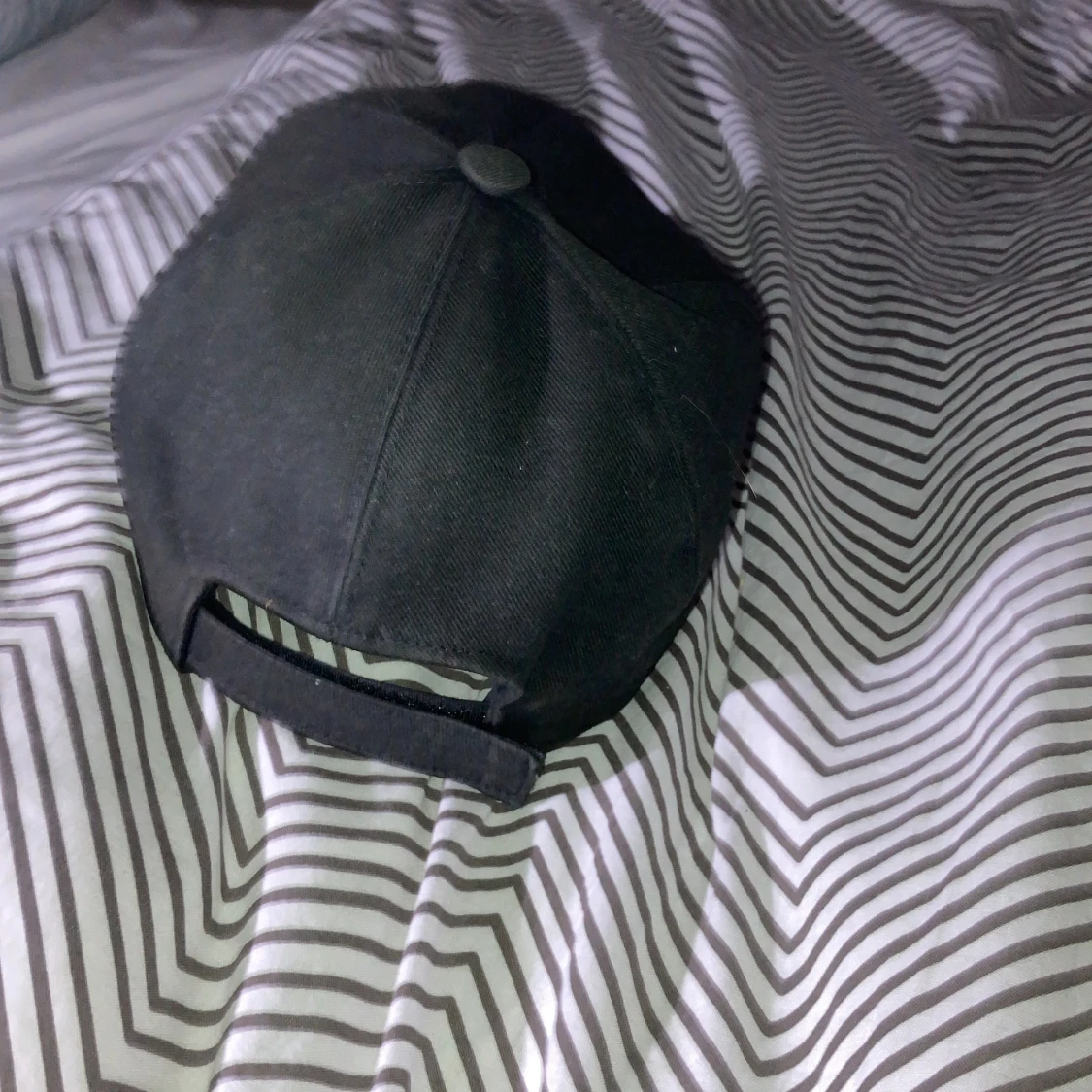 Säljer Givenchy Keps ge bud och skriv vart ni kan mötas isåfall - 91