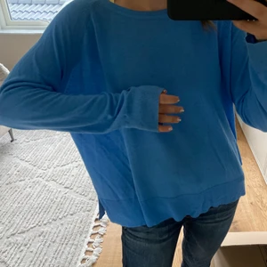 Tröja - Blå luftig tröja 