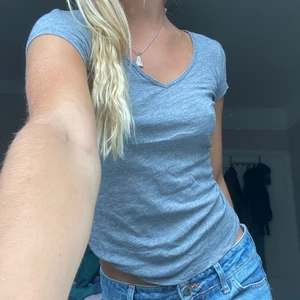 T-shirt - Basic t-shirt knappt använd. 