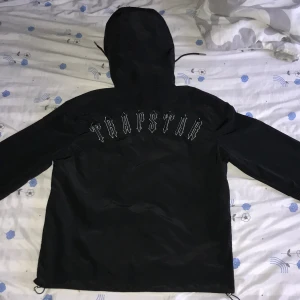 TRAPSTAR WINDBREAKER  - En tidig julklapp present som helt enkelt inte passade min stil.    