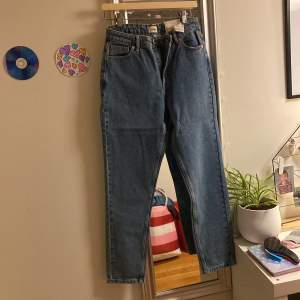 Ett par riktigt snygga jeans som tyvärr inte passar mig💕 köpt från only str 28/34