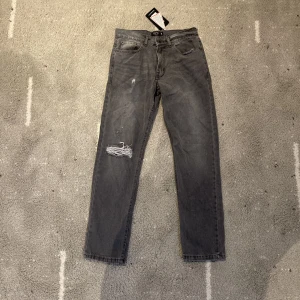 Storlek 30  - aldrig använt byxorna köpte dem i fel storlek så dem passar ej mig.