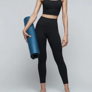 MOONCHILD Yoga Leggings - Helt oanvända leggings från yogamärket Moonchild. Passar för långa ben! Sitter längre än på bilden på mig som är 175. Supersköna att ha som tränings och vardagstights. Nypris 820kr💓