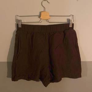 Bruna gulliga shorts från Lindex🤎 säljer för de kommer inte till användning längre