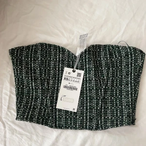 Zara topp - Grön korsett topp från zara. Aldrig använd. Storlek XS. Frakt tillkommer 💓