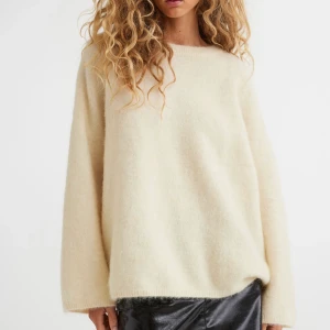 Cream vit stickad tröja - Jätte fin stickad tröja i mohairblandning helt ny💕