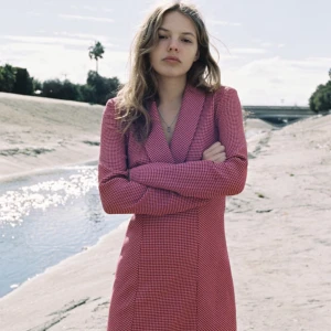 Blazerdress från Zara - Nyskick. Dock finns det lite repor (se bild 2) därav priset.