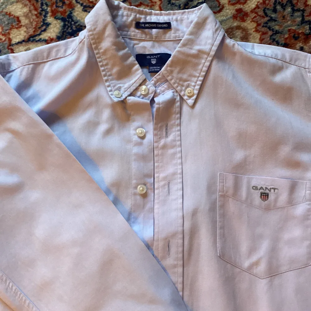 Ljusblå Gant skjorta stl 146-152. Skjortor.