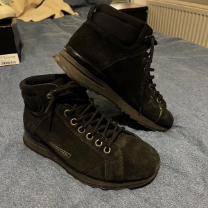 Philipp Model kängor  - Skick 9/10 knappt använda  Färg svart  Storlek 40 