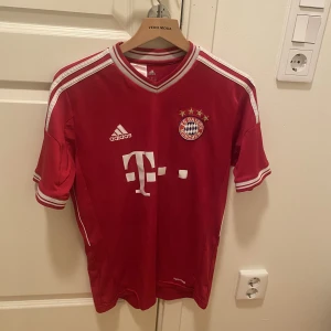 Bayern München tröja - Fotbollströja köpt i München Storlek 176 passar som en S
