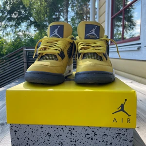 💛Jordan 4 lightning💛 - Jordan 4 Lightning  Pris: 3500kr  Allt ingår   Köpta från stock x Skick 9/10