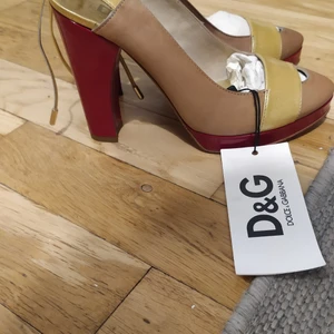 D&G högklackat i toppskick - Nypris 3500 strl 37