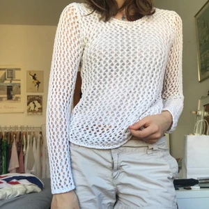 Tröja  - Säljer denna stickad tröja, perfekt till sommaren! 